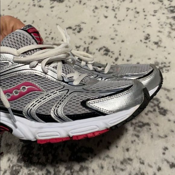 Saucony Oasis Grid running workout sneakers Size 10 EUC silver athletic active - Picture 3 of 10